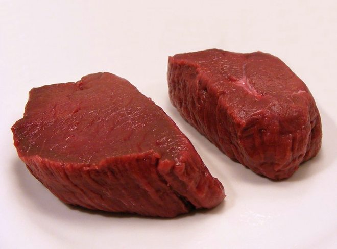 Kuva: FotoosVanRobin (Venison Steaks) [CC BY-SA 2.0], / Wikimedia Commons